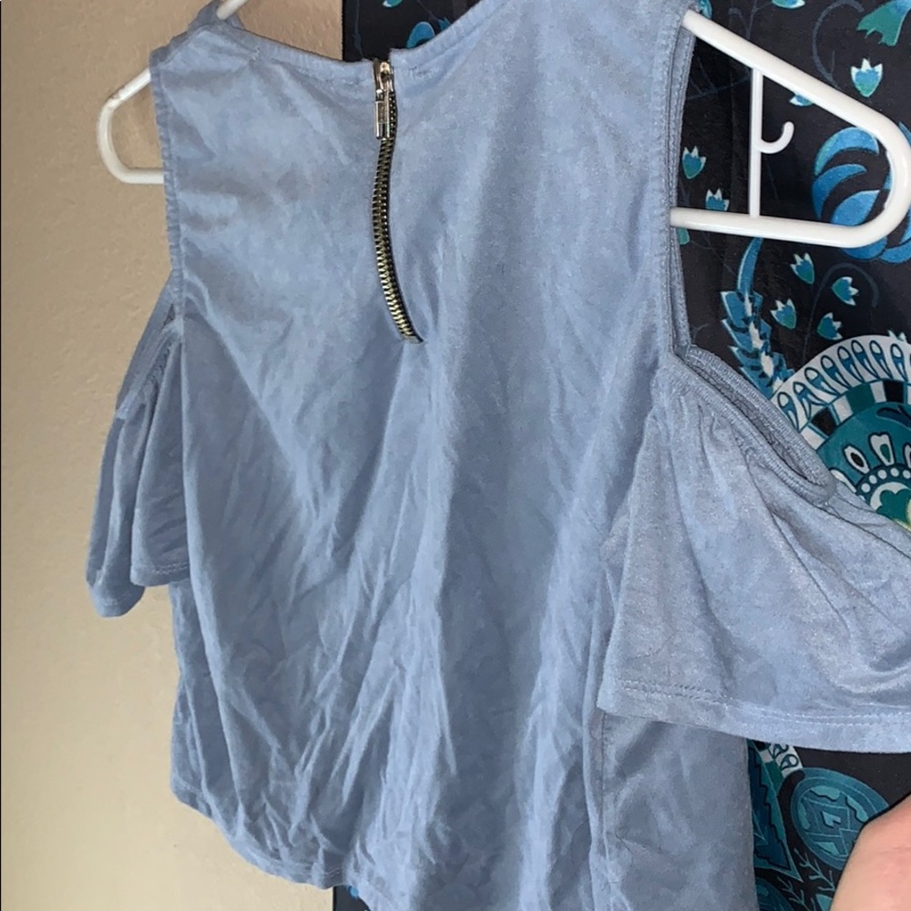 blue top - Picture 3 of 3